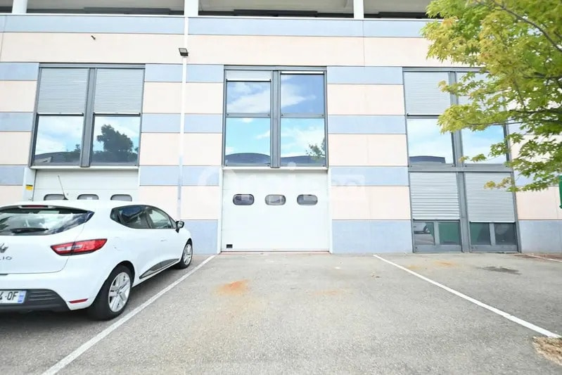 6 Rue De Bretagne, Saint-Quentin-Fallavier à louer Photo de l’immeuble– Image 1 sur 21