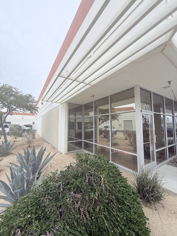 45090 Golf Center Pky, Indio, CA 92201 - Lot E19 -  - Photo intérieure - Image 1 of 30