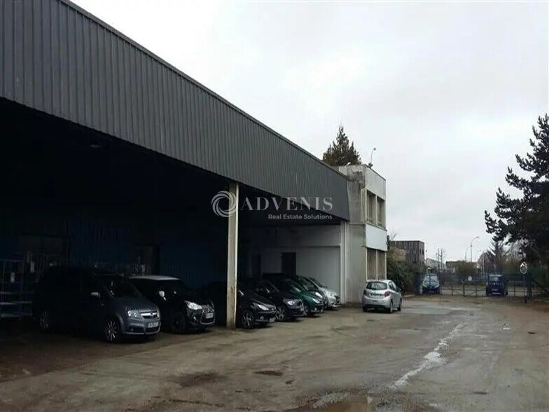 Industriel/Logistique dans Coignières à louer - Photo de l’immeuble – Image 2 sur 2