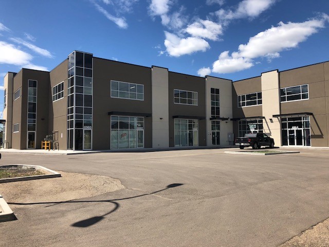 6950-6970 76 Av NW, Edmonton, AB à louer - Photo de l’immeuble – Image 2 sur 7