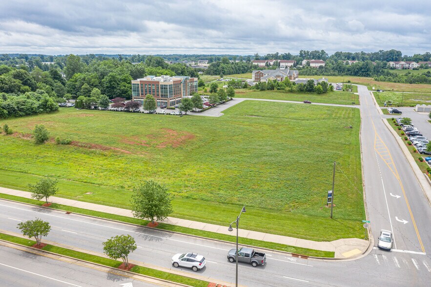 135 Chesapeake Ln, Clarksville, TN à louer - Photo de la construction – Image 3 sur 8