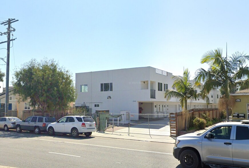 2042 E El Segundo Blvd, Compton, CA à vendre - Photo principale – Image 1 sur 2