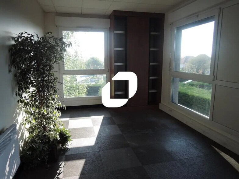 Bureau dans Magny-le-Hongre à louer - Photo de l’immeuble – Image 2 sur 4