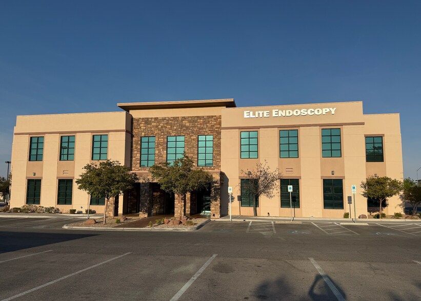 9120 W Post Rd, Las Vegas, NV à louer - Photo de l’immeuble – Image 3 sur 16