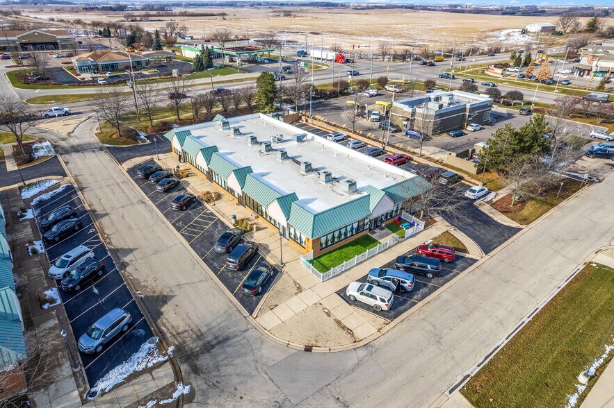 108 Valley Dr, Elburn, IL à louer - Photo de l’immeuble – Image 2 sur 12