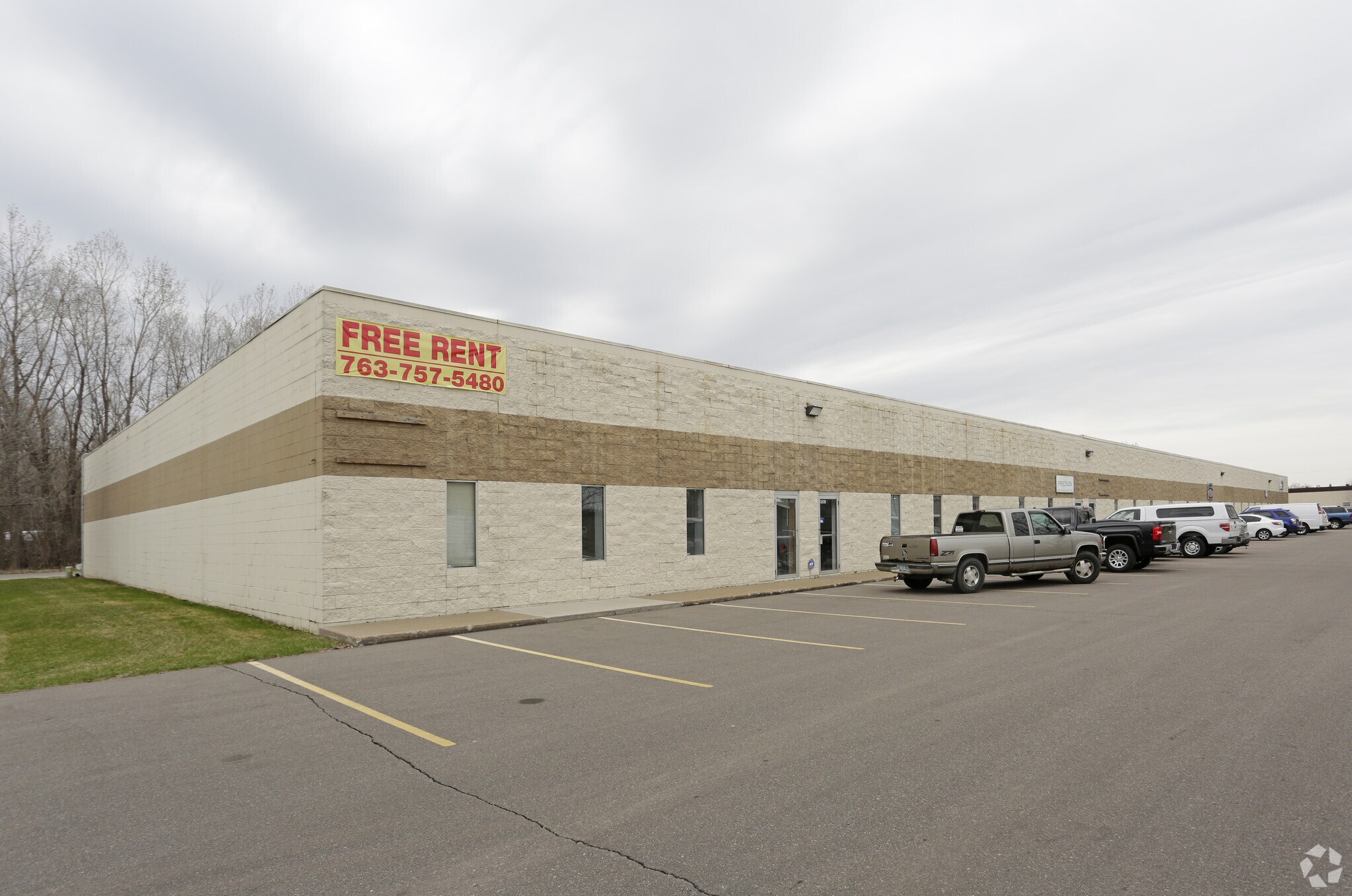 9197-9261 NE Davenport St, Blaine, MN à louer Photo principale– Image 1 sur 6