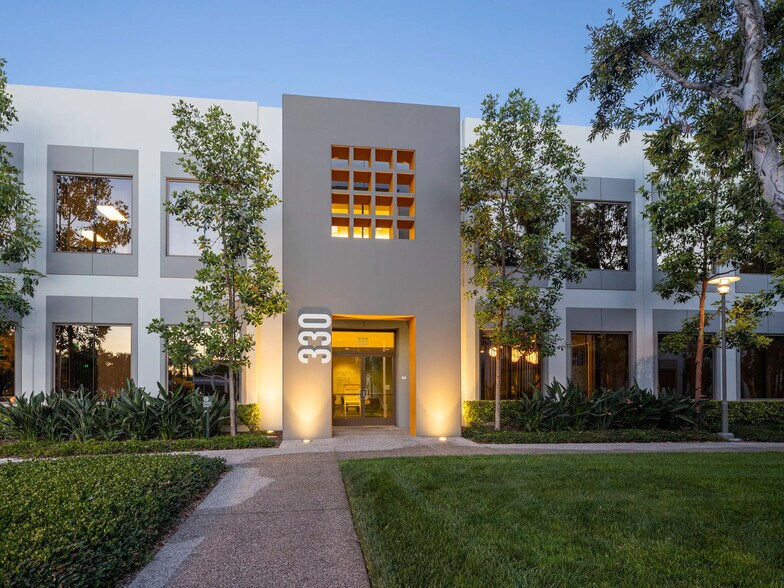 200 Commerce Dr, Irvine, CA à louer - Photo de l’immeuble – Image 3 sur 38