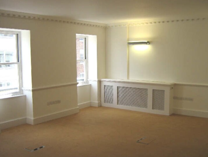 33 Bruton St, Londres à louer - Photo de l’immeuble – Image 2 sur 5