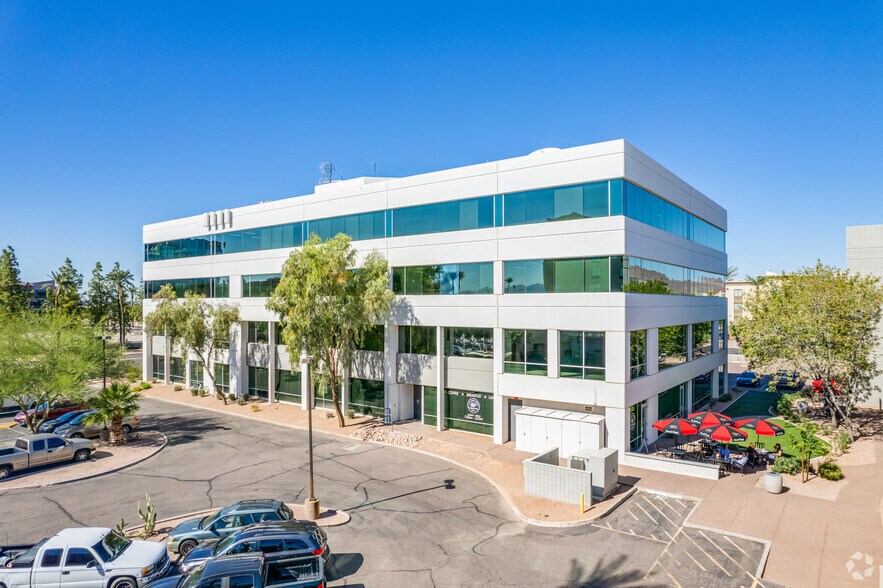 501 N 44th St, Phoenix, AZ à louer - Photo de l’immeuble – Image 2 sur 8