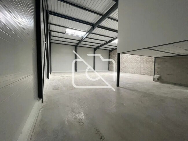 Plus de détails pour Local d'activités, Industriel/Logistique à louer