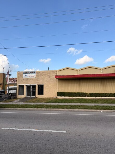 9360 NW 27th Ave, Miami, FL à louer - Photo de l’immeuble – Image 2 sur 19