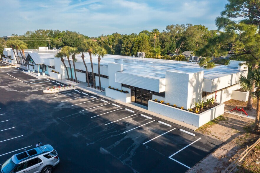 3801 Bee Ridge Rd, Sarasota, FL à louer - Photo de l’immeuble – Image 2 sur 15