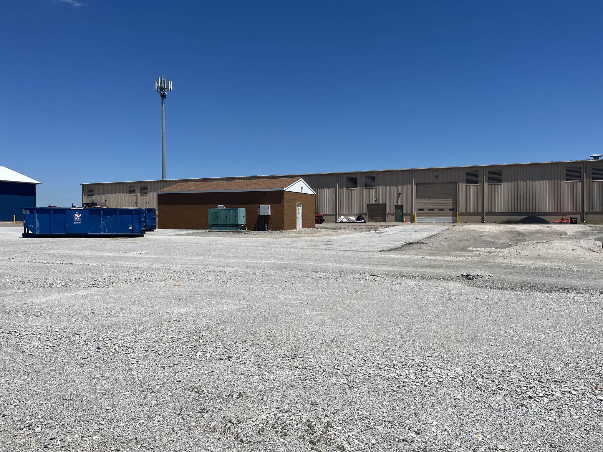 163 Iowa 80 Rd, Walcott, IA à louer Photo principale– Image 1 sur 4