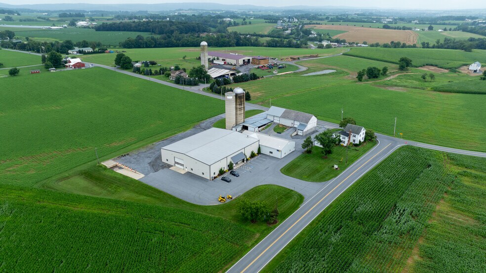 608 Fairview Rd, Manheim, PA à louer - Photo de l’immeuble – Image 2 sur 69