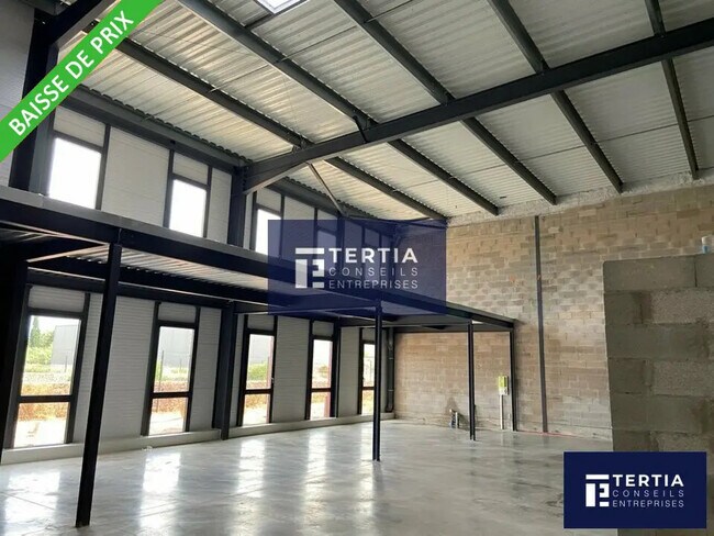 Plus de détails pour Local d’activités à vendre