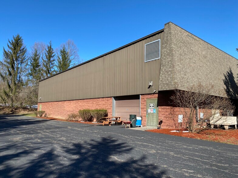 2051 Fairport Nine Mile Point Rd, Penfield, NY à louer - Photo de l’immeuble – Image 3 sur 11