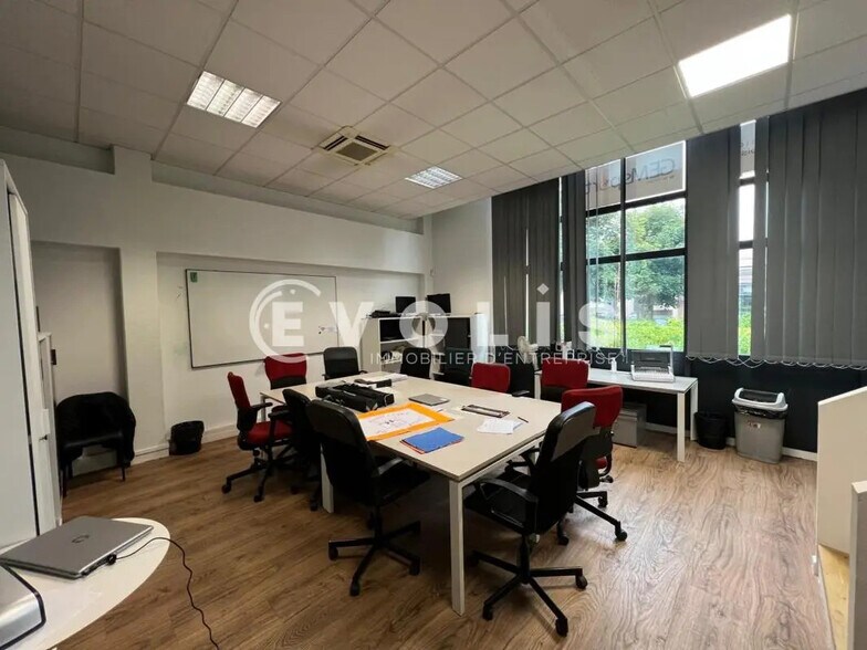 Bureau dans Bron à louer - Photo de l’immeuble – Image 3 sur 6