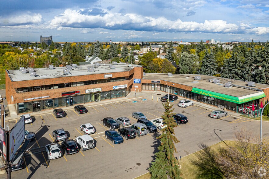 11830 111th Ave, Edmonton, AB à louer - Photo principale – Image 1 sur 5