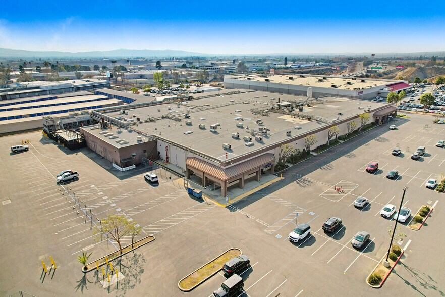 1120 W Foothill Blvd, Azusa, CA à louer - Photo principale – Image 1 sur 8