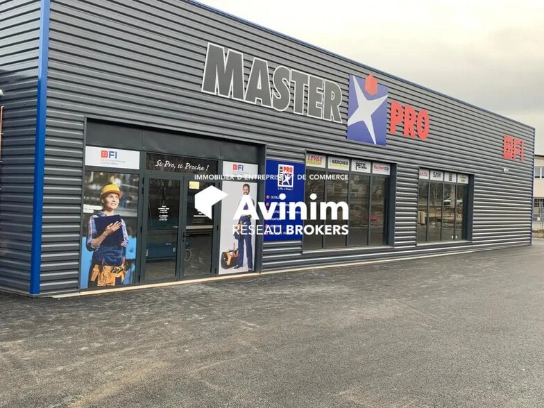 Local d'activités dans Thoiry à vendre - Photo de l’immeuble – Image 2 sur 5