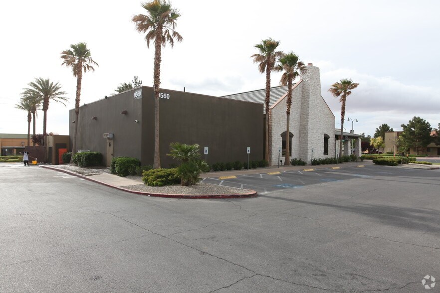 9560 W Sahara Ave, Las Vegas, NV à louer - Photo de l’immeuble – Image 3 sur 3