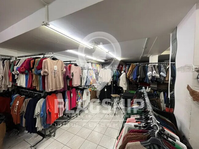 Plus de détails pour Local commercial à vendre