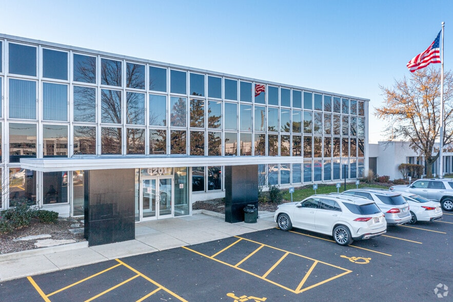 6151-6299 W Howard St, Niles, IL à vendre - Photo de l’immeuble – Image 3 sur 29