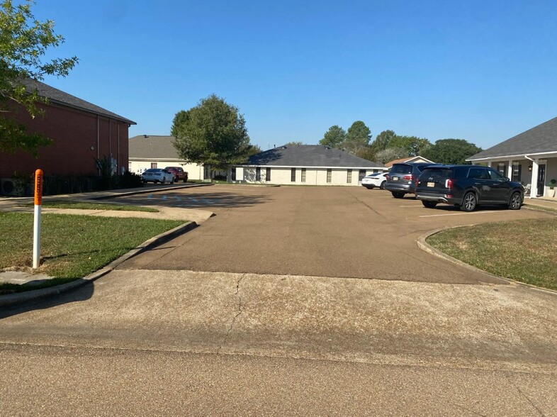 224 Commerce Dr, Brandon, MS à vendre - Photo de l’immeuble – Image 2 sur 12