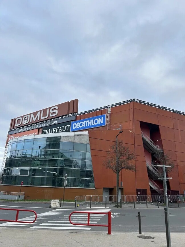 Plus de détails pour 16 Rue De Lisbonne, Rosny-sous-Bois - Local commercial à louer