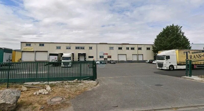 Local d'activités dans Ormes à vendre - Photo de l’immeuble – Image 1 sur 1