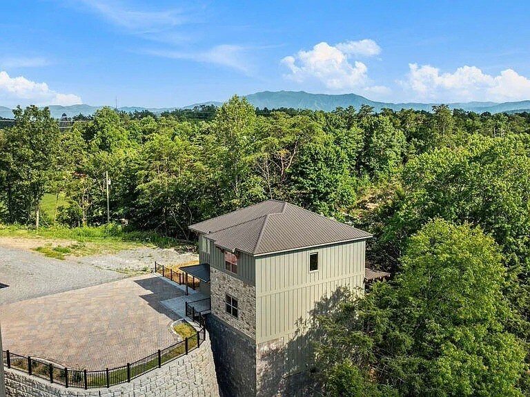 1130 Lee Cardwell Cir, Pigeon Forge, TN à vendre - Photo de l’immeuble – Image 3 sur 5