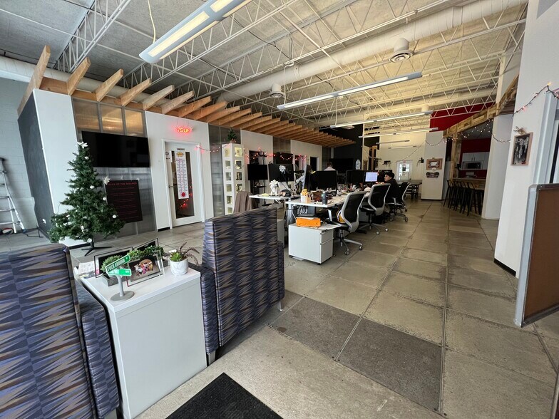 111 Adell Pl, Elmhurst, IL à louer - Photo de l’immeuble – Image 3 sur 17