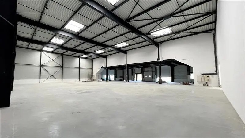 Local d'activités dans Vaires-sur-Marne à vendre - Photo de l’immeuble – Image 3 sur 8