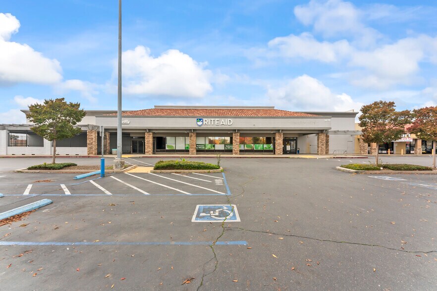 6639 Watt Ave, North Highlands, CA à vendre - Photo de l’immeuble – Image 2 sur 15