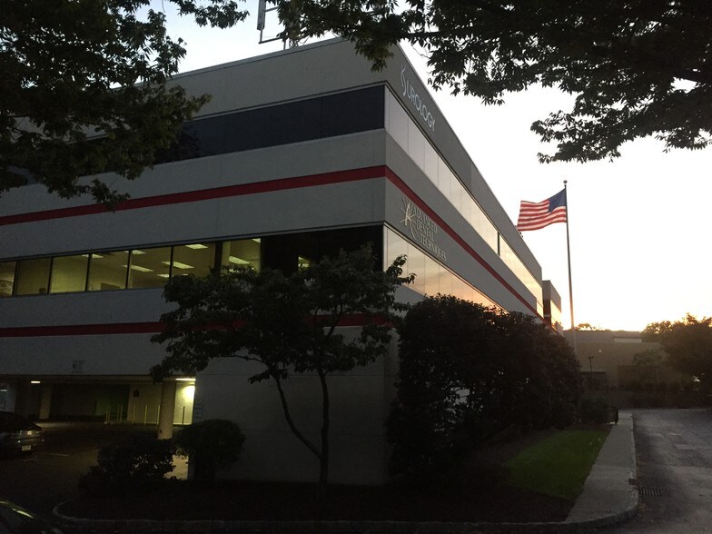 1211 Hamburg Tpke, Wayne, NJ à louer - Photo de l’immeuble – Image 2 sur 6