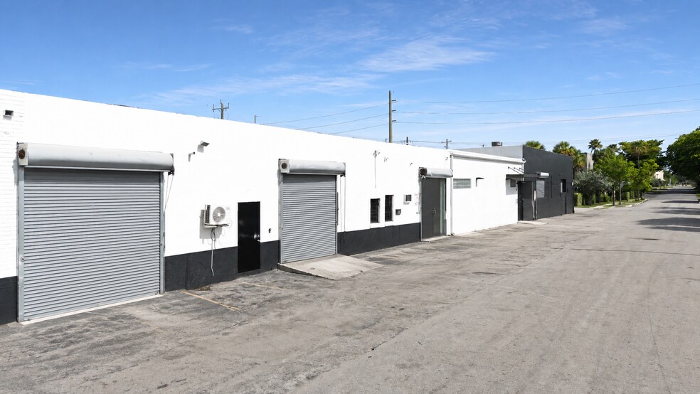 825 NW 8th Ave, Fort Lauderdale, FL à louer - Photo de l’immeuble – Image 2 sur 7