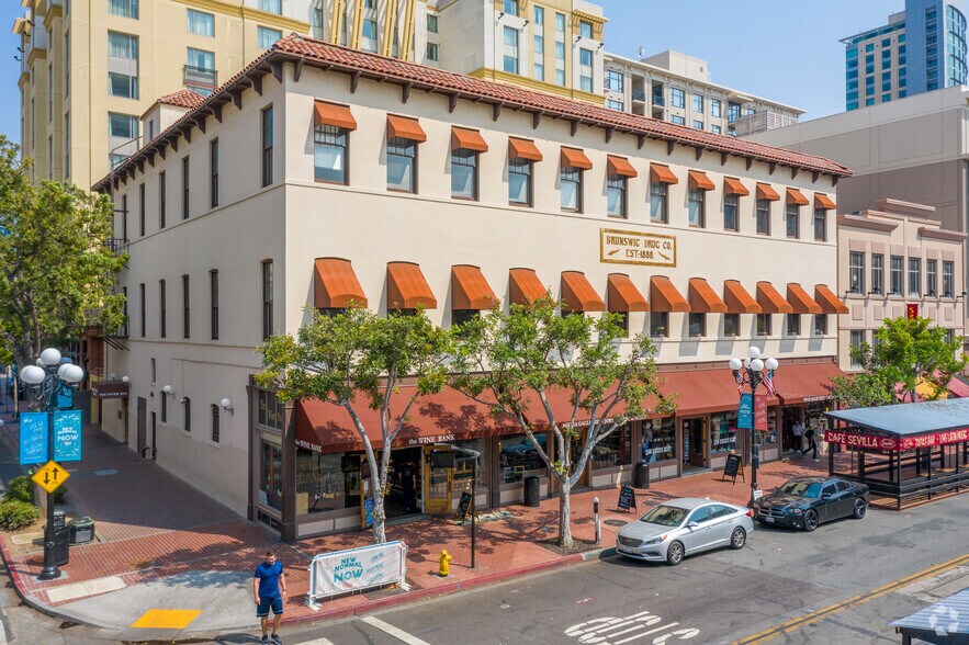 363 5th Ave, San Diego, CA à louer - Photo de l’immeuble – Image 2 sur 7