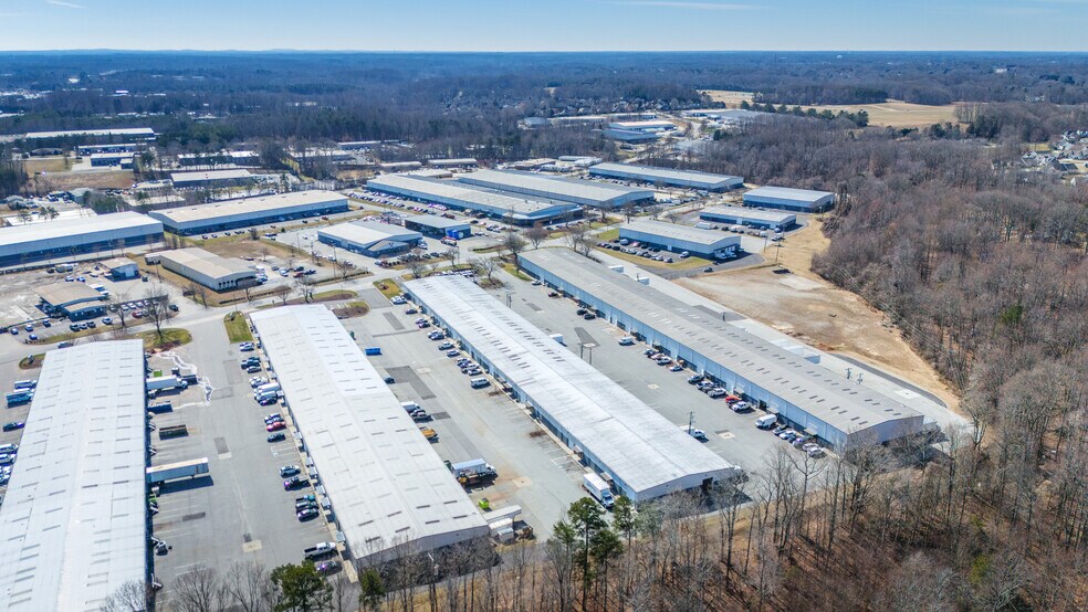 1161 South Park Dr, Kernersville, NC à louer - Photo de l’immeuble – Image 3 sur 3