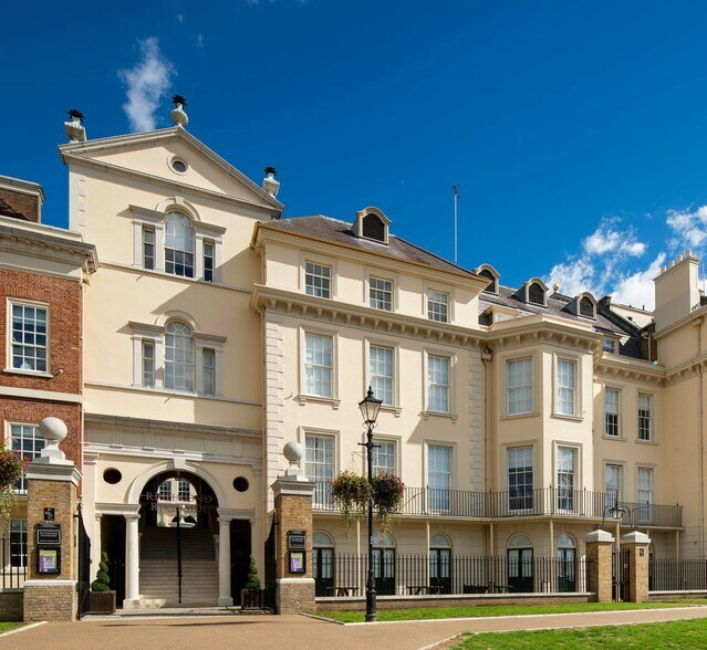 4 Heron Sq, Richmond à louer - Photo de l’immeuble – Image 1 sur 7