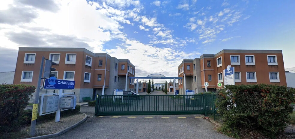 96 Avenue Du Progrès, Chassieu à louer - Photo de l’immeuble – Image 1 sur 1