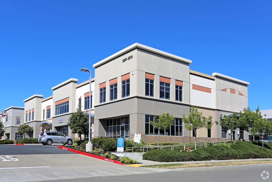 2201-2213 N Loop Rd, Alameda, CA à vendre - Photo de l’immeuble – Image 3 sur 25