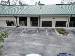 8110 Cypress Plaza Dr, Jacksonville, FL à louer Photo intérieure– Image 1 sur 4
