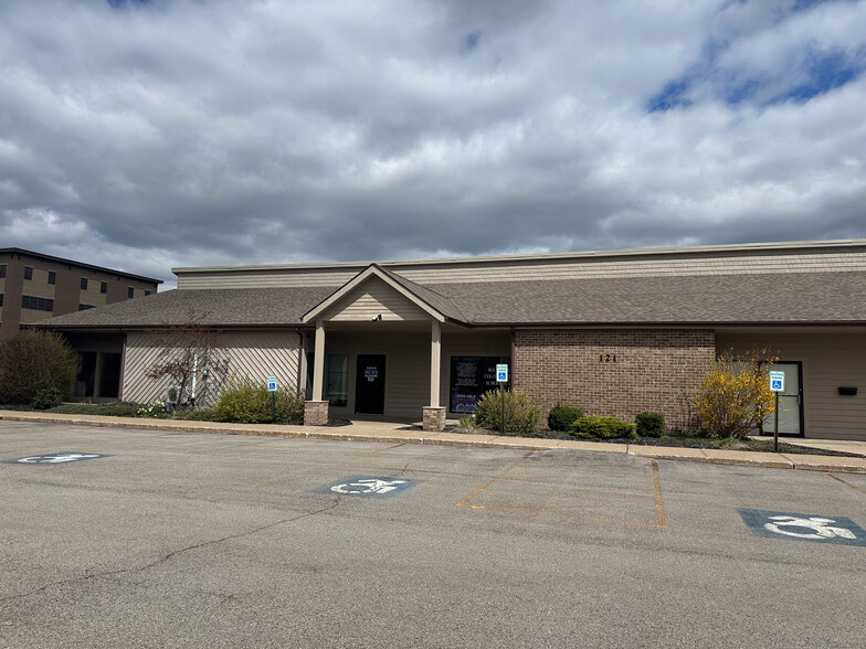 121 Erie Canal Dr, Rochester, NY à louer - Photo de l’immeuble – Image 2 sur 21