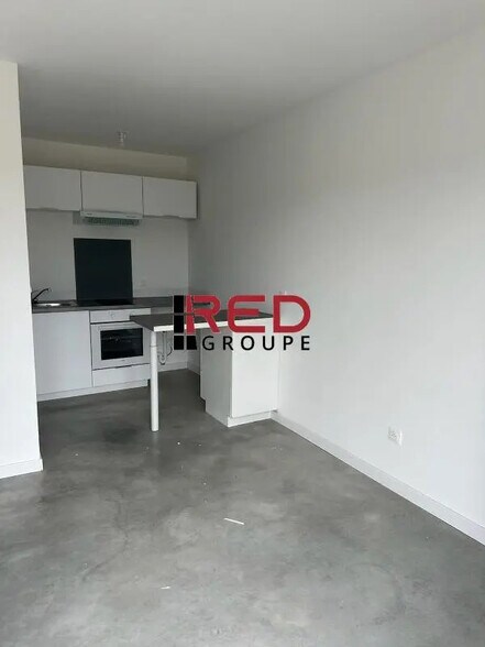 Bureau dans Châteauneuf-le-Rouge à louer - Photo de l’immeuble – Image 3 sur 5