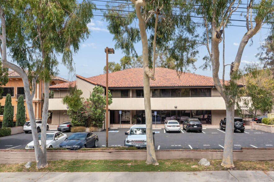 28035 Dorothy Dr, Agoura Hills, CA à vendre - Photo de l’immeuble – Image 1 sur 13