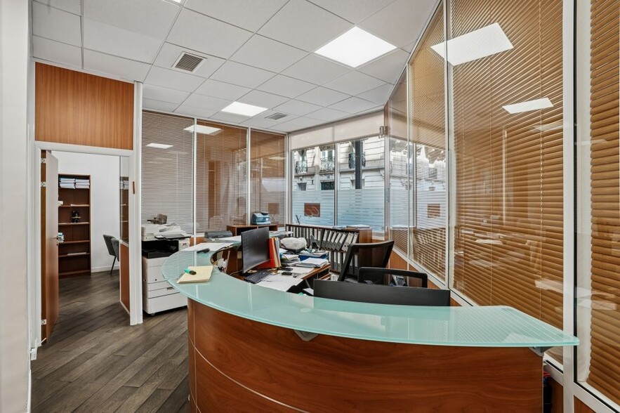 10 Rue Des Ternes, Paris à louer - Photo de l’immeuble – Image 2 sur 8