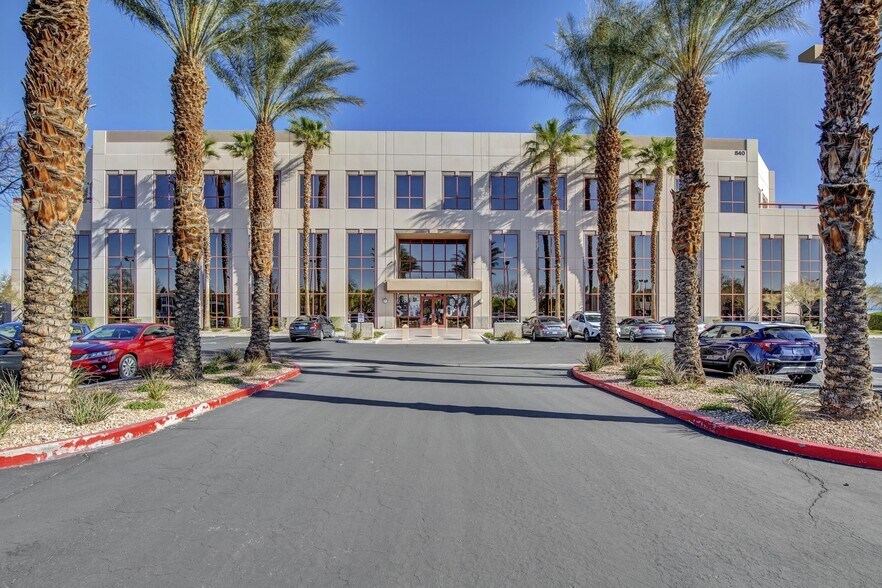840 Grier Dr, Las Vegas, NV à louer - Photo de l’immeuble – Image 3 sur 21