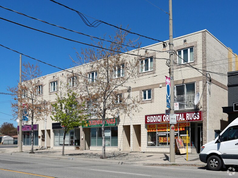 694-700 The Queensway, Toronto, ON à vendre - Photo de l’immeuble – Image 2 sur 3