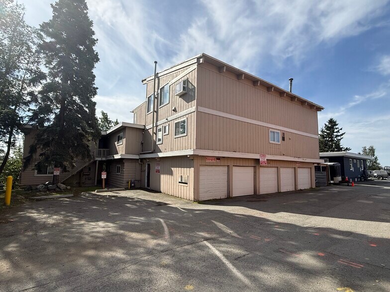 513 E 15th Ter, Anchorage, AK à vendre - Photo de l’immeuble – Image 2 sur 41
