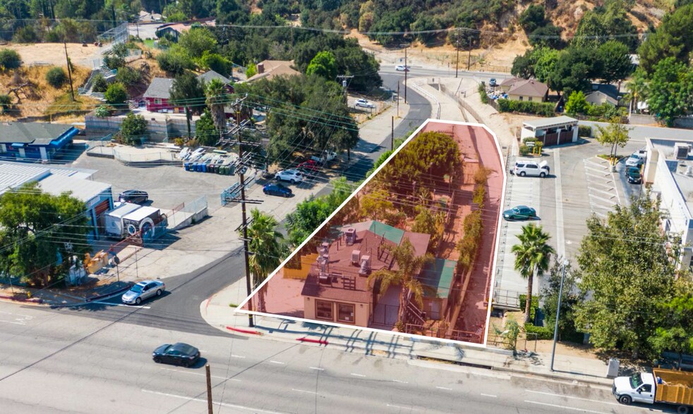 6500 Foothill Blvd, Tujunga, CA à vendre - Photo principale – Image 1 sur 171